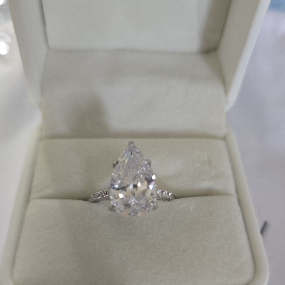 Elegant Silver Teardrop Ring